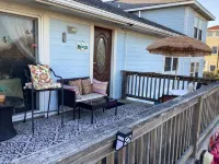 PRIVATE//QUITE /COZY / / OCEAN VIEW / COUPLES GETAWAY. WALK TO FOOD & LIVE MUSIC