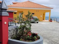 Beautiful Villa Apartment Hotels in Canhas
