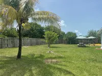 Newly renovated home with Kayaks + Pool Hotel di 