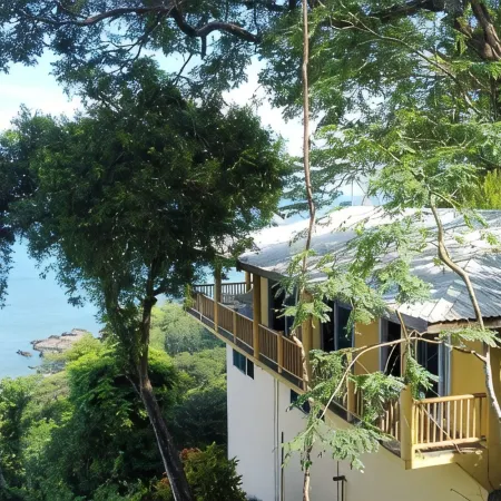 Amazing Cliff Home with Private Pool and Incredible White-Water Ocean Views.