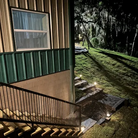 Waterfront! New build, two bedroom! Starlink WiFi