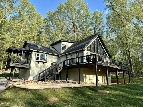 Cozy Chalet: Newly Renovated Two Bedroom with WiFi, Deck, Fire Pit & Grill