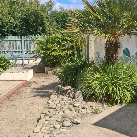 Petite Maison Proche Bourg et à 4km des Plages de Sable Blanc Отели в г. Кледе
