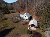 The Dogtrot in Dennis Cove - Creekside Cabin w/ Sauna, Hot Tub & at Trail Access