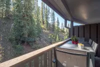 Red Sled at Hi Country Haus - 2 bed, 2 bath with a shuttle stop. - Pool