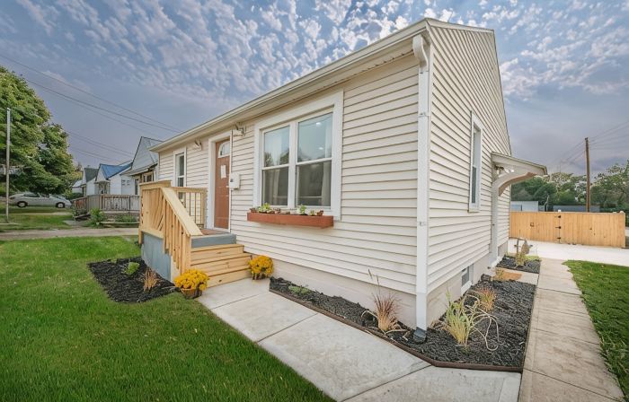 Kingwood Cottage, a beautiful 2-bedroom cottage across from Kingwood