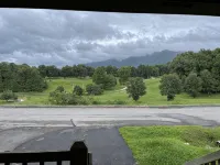Sensational Sunrise Views overlooking golf course w/ incredible mountain views! Hotels in Townsend