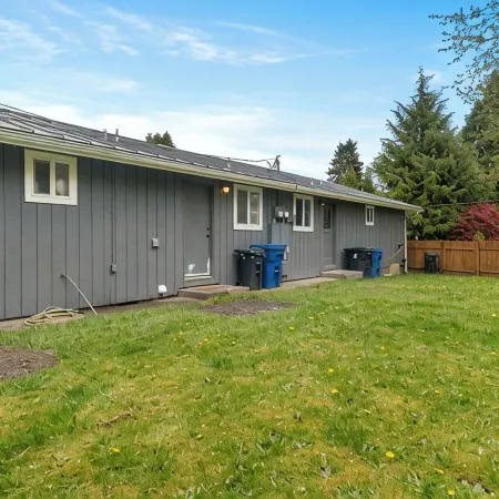 AC IN UNIT Modern 2 bedroom remodel walking distance to downtown