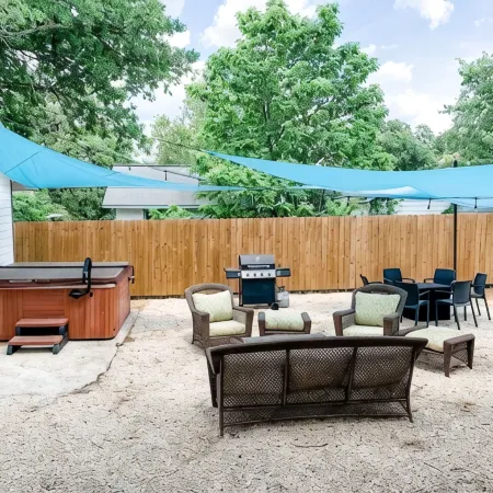 Shaw Haus - Quiet Home & Fun Backyard, Hot Tub, Gazebo