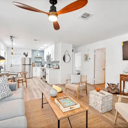 Peaceful Villa, 3.3 mi to the Beach & Big Parking