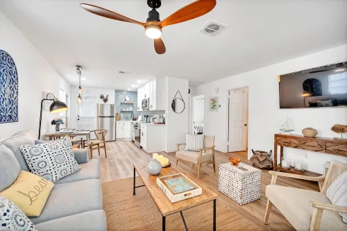 Peaceful Villa, 3.3 mi to the Beach & Big Parking - ヴィラ