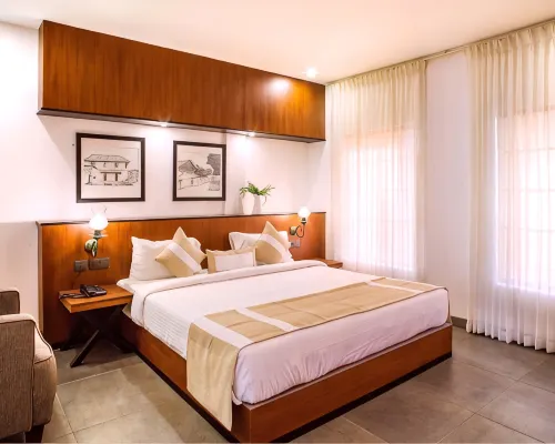The Neighbourhood Hotels near Subhash Park