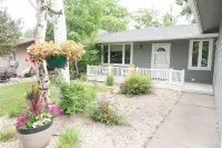 Tranquil 5 bedroom home with large deck and yard - Bintang 3