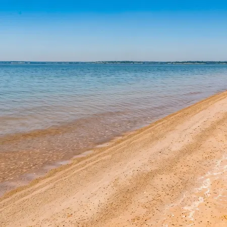Secluded, private get away.  Short walk to the beach down a private trail.