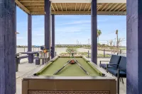 Amazing Waterfront Views of Kemah Boardwalk 3B3B
