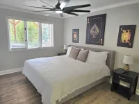 Alan's Apartment - Hot tub, fireplace, located in a quiet corner of Helen. - 3-Star