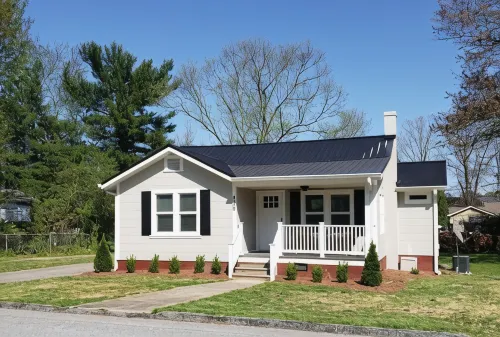 Modern Bungalow less than a mile from downtown Hendersonville