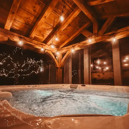 Cozy Cottage Near Saratoga Springs with Covered Hot Tub