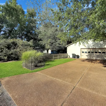 3-BR 8 Guests Modern Ranch on 1/2 acre