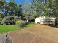 3-BR 8 Guests Modern Ranch on 1/2 acre