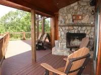 Awesome View 2500 Sqft Decks 8 Person Spa Mins to Blue Ridge Pkway & New River Hotele w: Pine Swamp