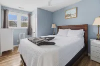 Cape May 4 Bed Pool Oasis,Dog Friendly, Sleeps 10, Outdoor shower + Firepit + EV - Pools