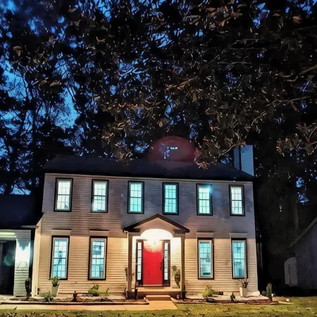The Red Magnolia, Refreshing, Cozy, Game Room, Historic Roswell!