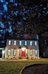 The Red Magnolia, Refreshing, Cozy, Game Room, Historic Roswell! - Wi-Fi