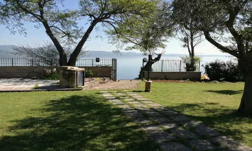 Independent villa with private beach on the lake - 3 estrellas