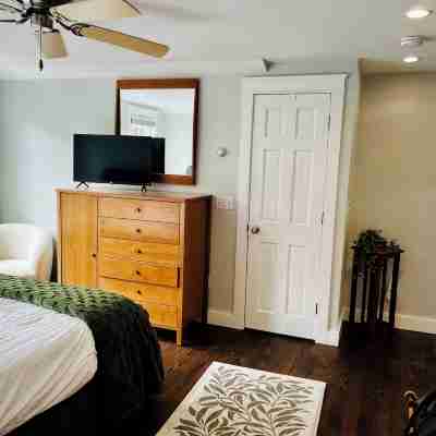 5 star 1,550 SF - The Gale Force Farmhouse at Telegraph Hill - Modern, Renovated Rooms