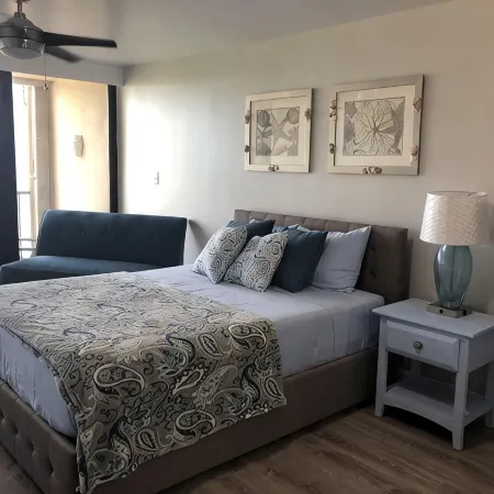Newly Renovated Sapphire Beach Studio w/Balcony & Spectacular Ocean View