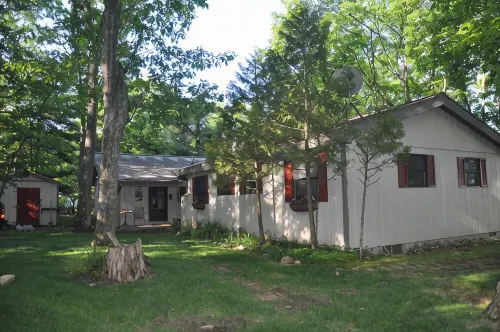 Lake Michigan Sunset View Cottage, Tunnel of Trees, Good Hart. Easement to Lake. - 4-Star