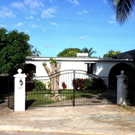 Spacious and versatile 3 Bed Villa with private pool on Sunset Crest, Holetown