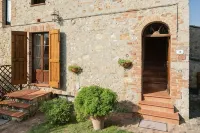 Farmhouse in the greenery of the Tuscany countryside with private pool and view - Homestays