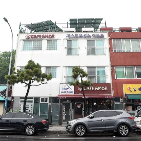 Yeosu Amor Hostel Отели рядом с достопримечательностью «Мост Кобуксон»