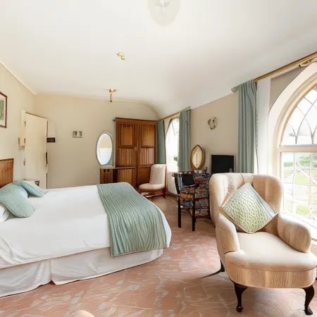 Royal Glen Hotel