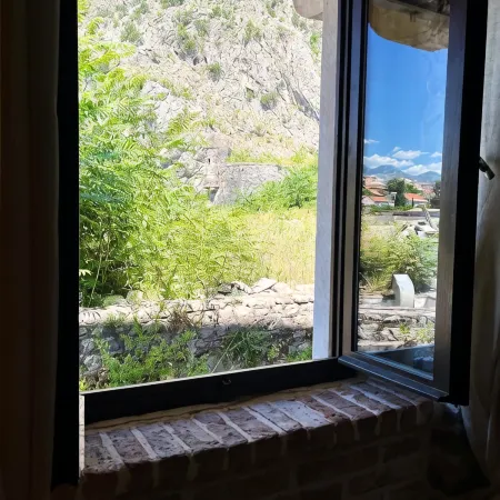 Una Apartments