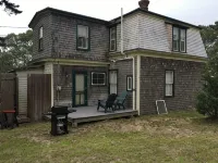Historic Oak Bluffs home, short walk to town, beach, and harbor. - WiFi