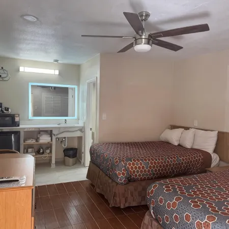 Townhouse Inn and Suites