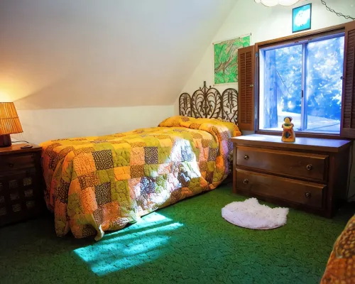 1940s Storybook Knotty Pine Cabin in Crestline, Absolute Privacy Hotels in Crestline