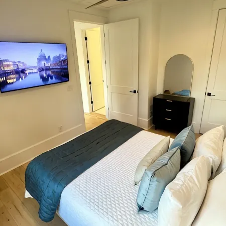 Clean, Stylish 1 Bedroom Apartment - Minutes from Downtown Alpharetta/Avalon