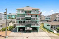 Top-Floor Canal View Condo w/ Pool, Steps to Beach - 4-Star