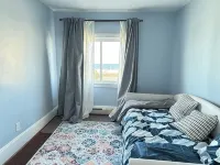 Charming 2-bedroom building in delightful Hull with ocean view Hotels in Hull