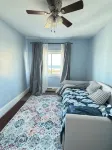 Charming 2-bedroom building in delightful Hull with ocean view