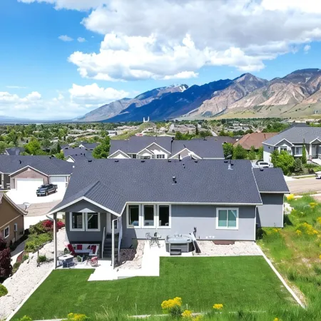 Entire Home Sleeps 16, Near Ski Resorts, Private Hot Tub, and Fireplace over Tub