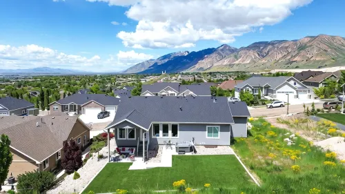 Entire Home Sleeps 16, Near Ski Resorts, Private Hot Tub, and Fireplace over Tub