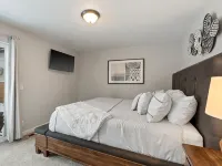 Charming Sanders Beach House — short walk to downtown and beach! - 4-Star