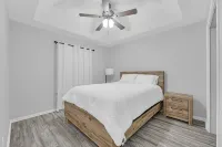 Spacious & Central Pool Home By McAuliffe Park