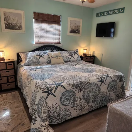 Beachfront Family Fun! 30s to Sand – 1 King, 2 Queens, Bunks, Prvt Beach Access!