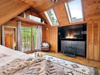 Riverfront Cabin with Cedar Wood Hot Tub, Dry Sauna, and Dock Hotels in Halfmoon